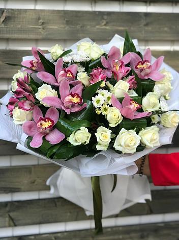 Букет цветов из: Розы и Хризантемы в Знаменском