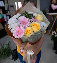 Букет цветов из:  Герберы, Розы и Хризантемы в Знаменском